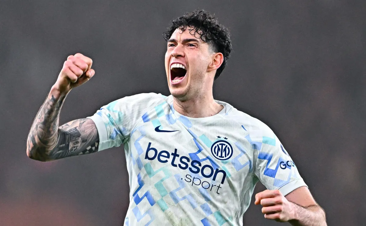 $94M Inter star Bastoni breaks silence on Barcelona links ahead of Supercoppa Italiana semifinal