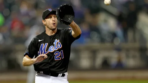 NEW YORK, NEW YORK - MAY 13: Max Scherzer #21 of the New York Mets gets the force out at first on a hit by Adam Frazier of the Seattle Mariners in the fourth inning at Citi Field on May 13, 2022 in the Flushing neighborhood of the Queens borough of New York City. (Photo by Elsa/Getty Images)