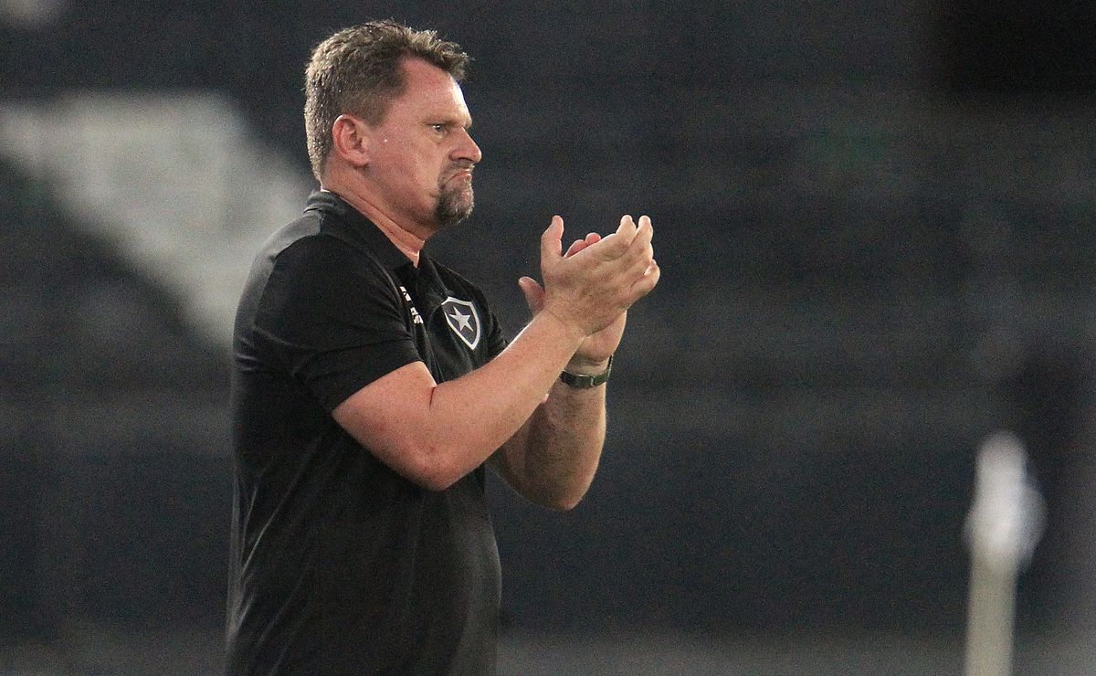 Fábio Matias avalia reconstrução do Botafogo e faz pedido para a