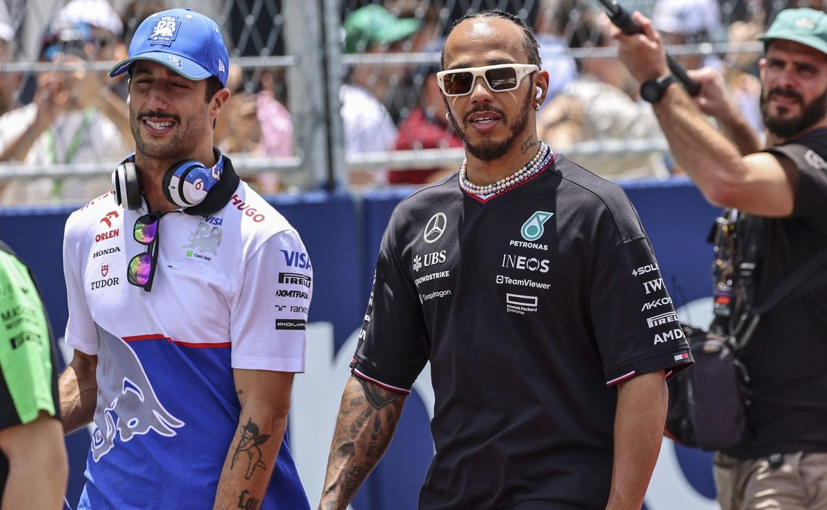 Hamilton faz declaração emocionante após saída de Ricciardo da RBR