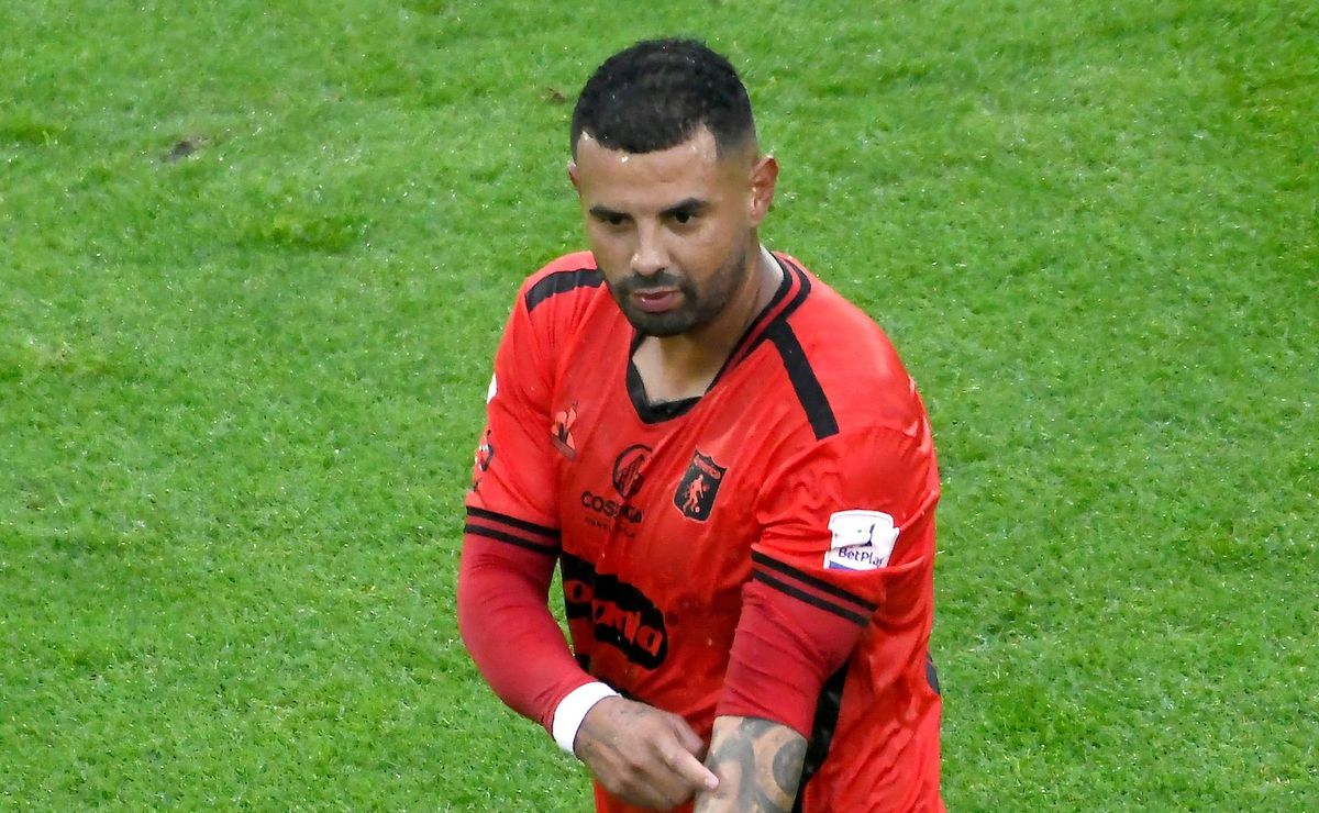 La foto de Edwin Cardona en pretemporada que rompe las redes sociales