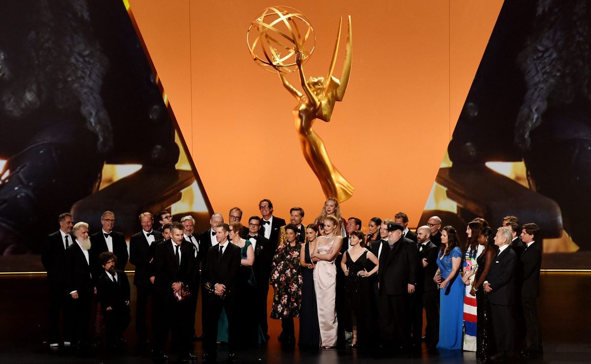 Premios Emmy 2025 Hora y cómo ver en TV y Streaming online HOY Spoiler