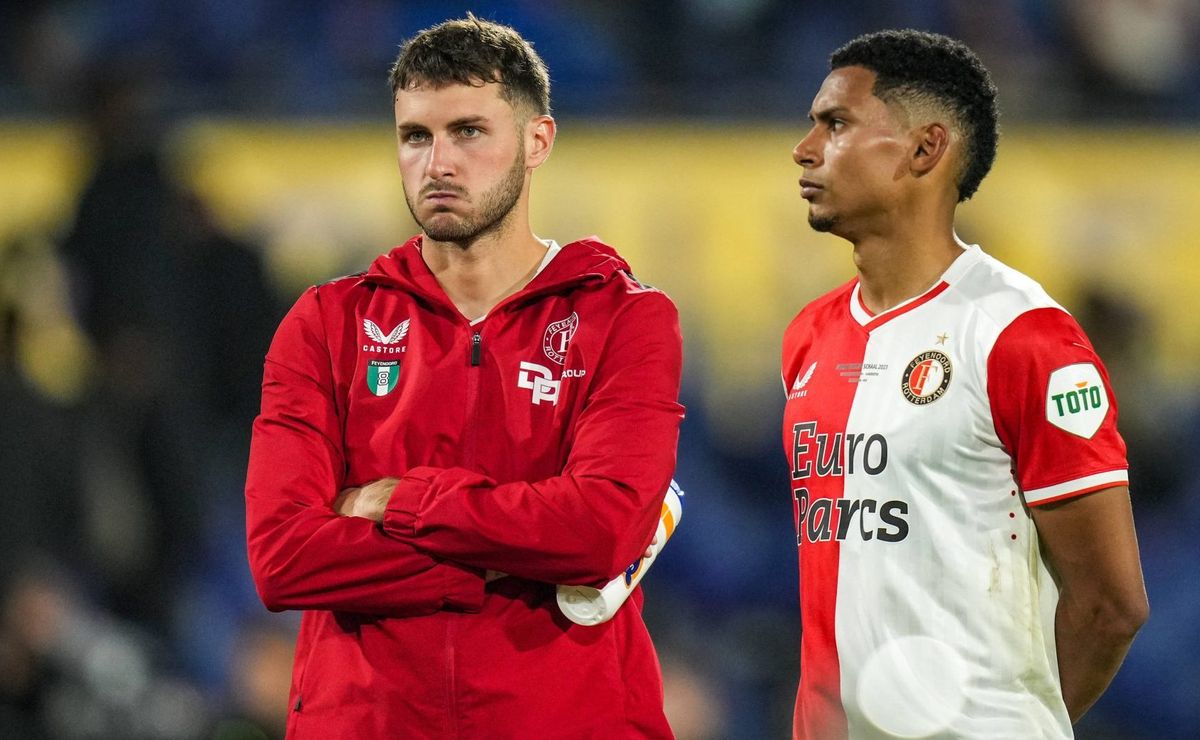 Santi Giménez perdió la Supercopa de Países Bajos no jugó los 90