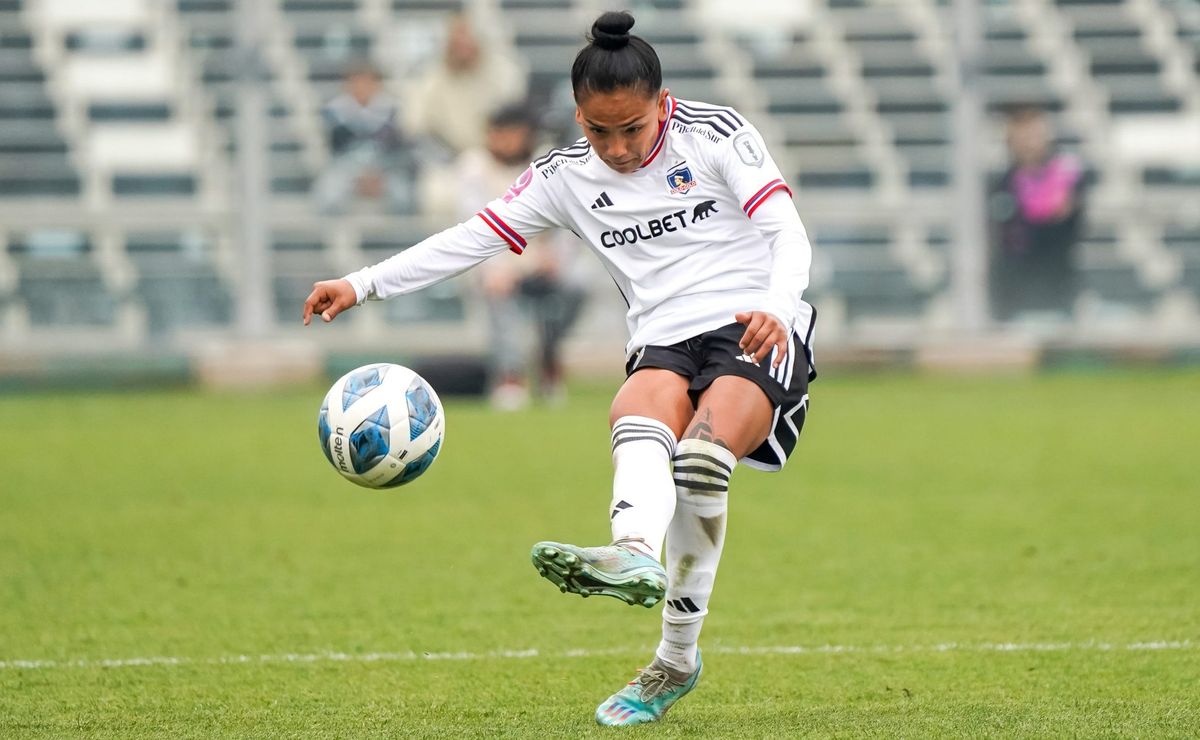 Michelle Olivares obtiene premio a Mejor Lateral del año DaleAlbo