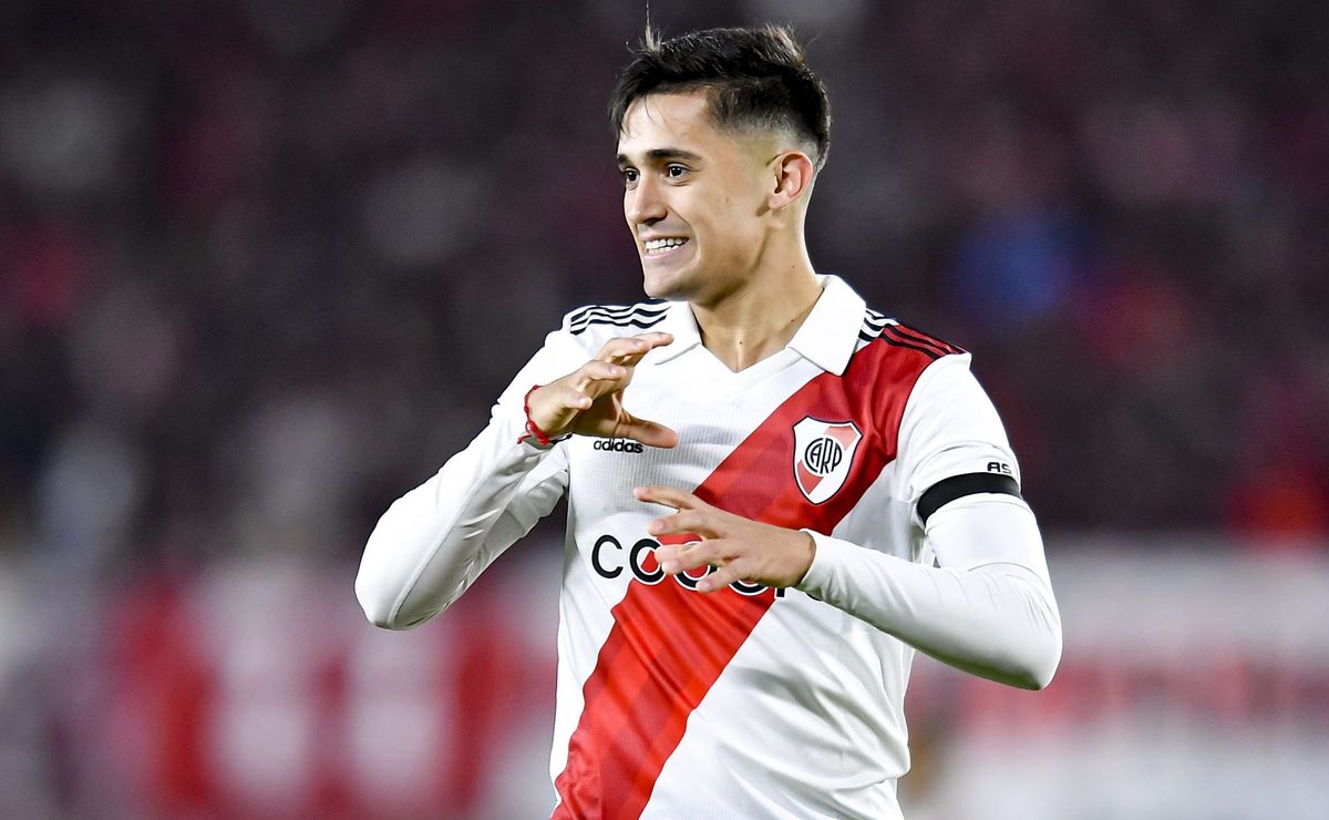 Solari Raphael La camiseta de Solari recaudó más de un millón de pesos en la subasta ...