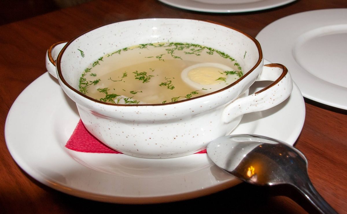 ¿Cómo hacer consomé de pollo?: Receta casera y fácil