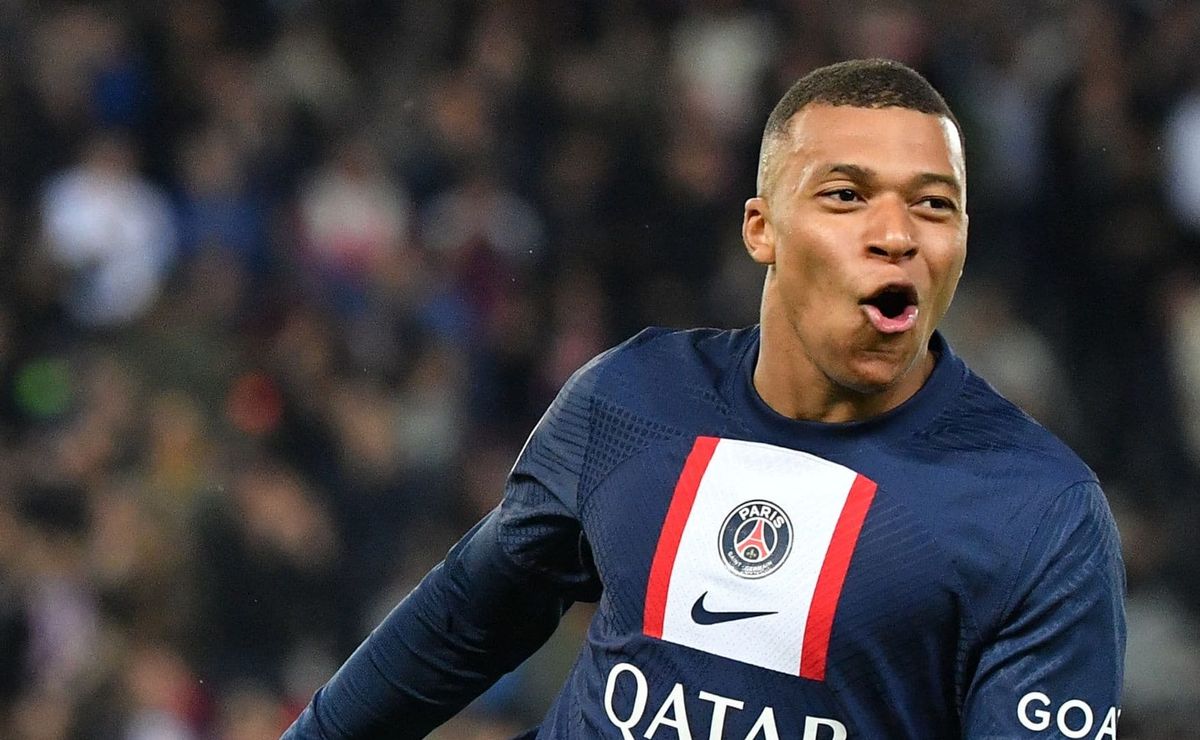 10 anos de contrato e o maior salário já visto Mbappé recebe oferta para assinar com gigante 10 anos de contrato e o maior salário já visto Mbappé recebe oferta para assinar com gigante