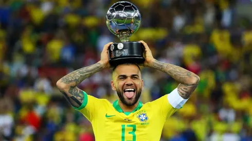 Daniel Alves e mais quatro; jogadores que possivelmente deverão jogar sua última Copa do Mundo