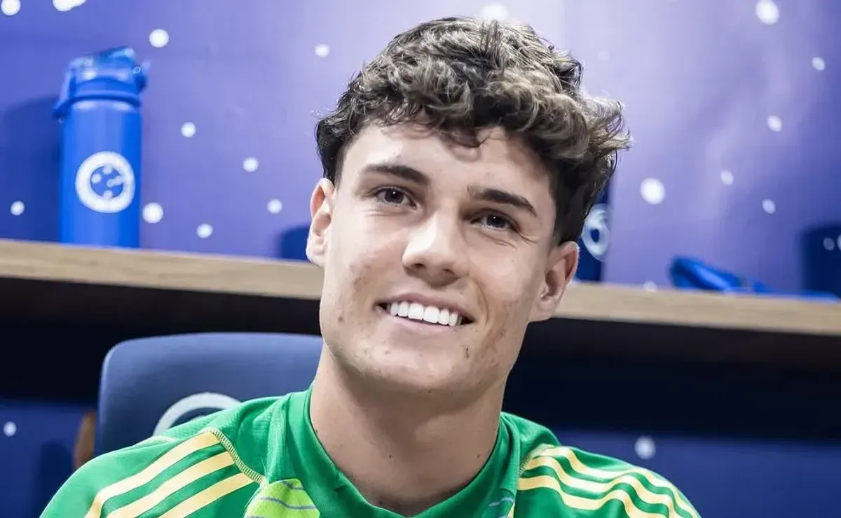 Cruzeiro anuncia a renovação de goleiro Vitor Lamounier, de 18 anos