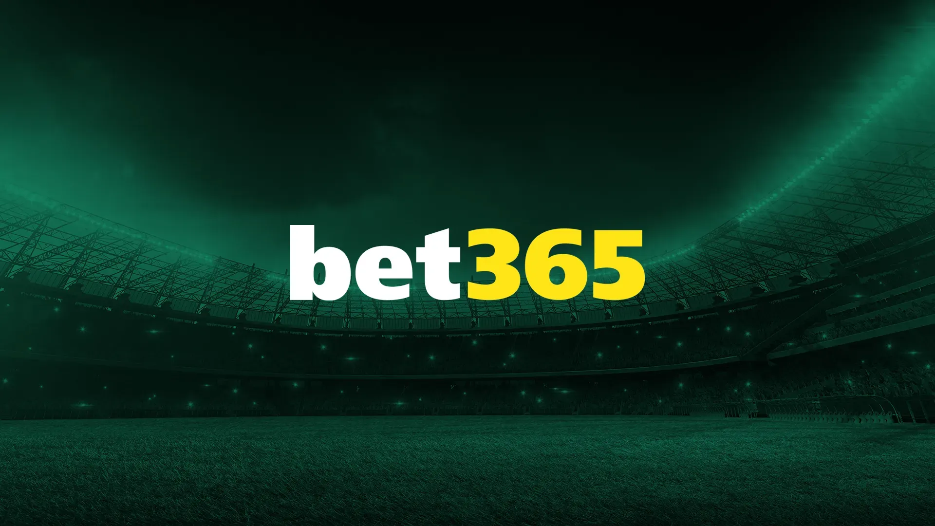 A imagem é um banner para a bet365. Diz bet365 ao longo do centro. O fundo tem um filtro verde e mostra uma imagem de um estádio tirada do campo. O estádio está cheio de pessoas e está iluminado.