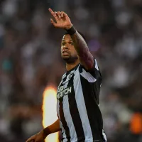 Destaque do Botafogo, Júnior Santos rasga elogios para Diego Hernández: "Precisamos de todos"