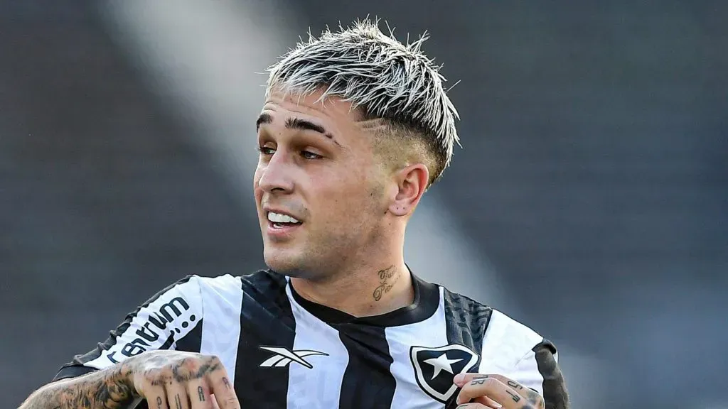 Diego Hernández vive péssimo momento no Botafogo. Foto: Thiago Ribeiro/AGIF