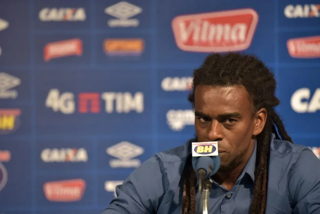 Reapresentação do Cruzeiro, Coletiva de Imprensa onde Tinga e o novo gerente de futebol do Cruzeiro foto: Andre Yanckous/AGIF