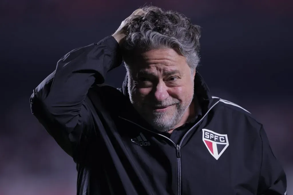 Julio Casares, presidente do São Paulo, deve manter uma postura ‘pés no chão’ em 2025. Foto: Ettore Chiereguini/AGIF