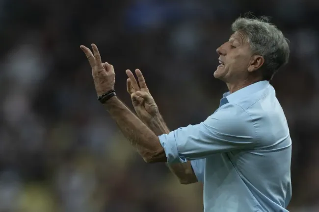 Renato Portaluppi, técnico do Gremio, durante partida contra o Fluminense (Foto: Jorge Rodrigues/AGIF)