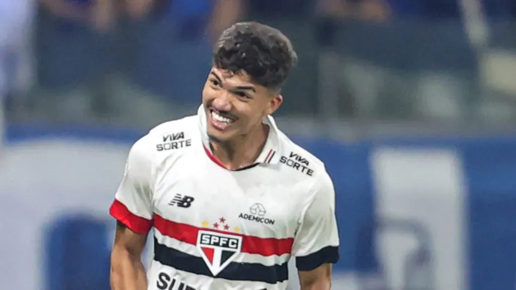 William será reserva contra o Vasco - Foto: Gilson Lobo/AGIF.