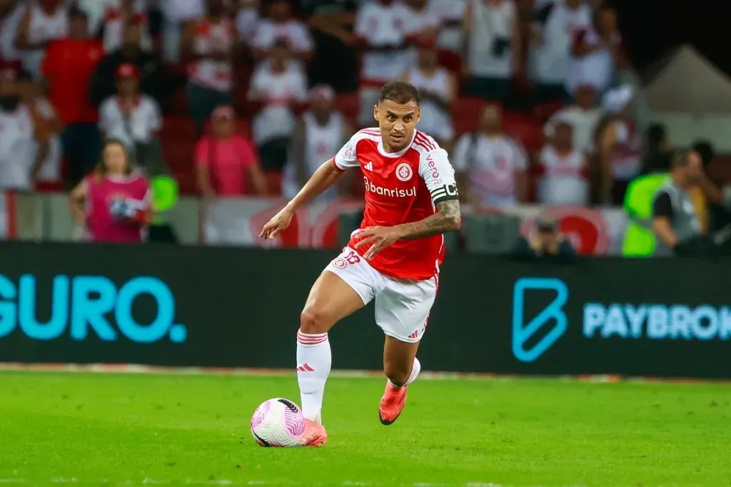 Alan Patrick durante partida contra o Flamengo no Campeonato Brasileiro A 2024. Foto: Luiz Erbes/AGIF