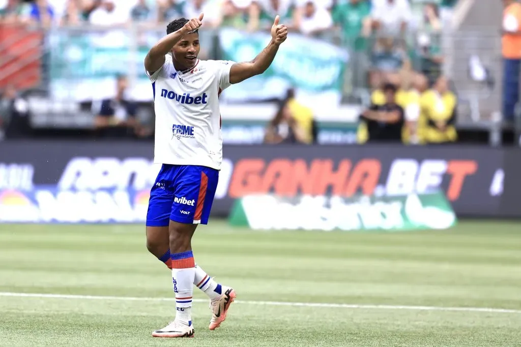 Hércules, jogador do Fortaleza, comemorando seu gol diante do Palmeiras, pelo Brasileirão Betano. Foto: Marcello Zambrana/AGIF