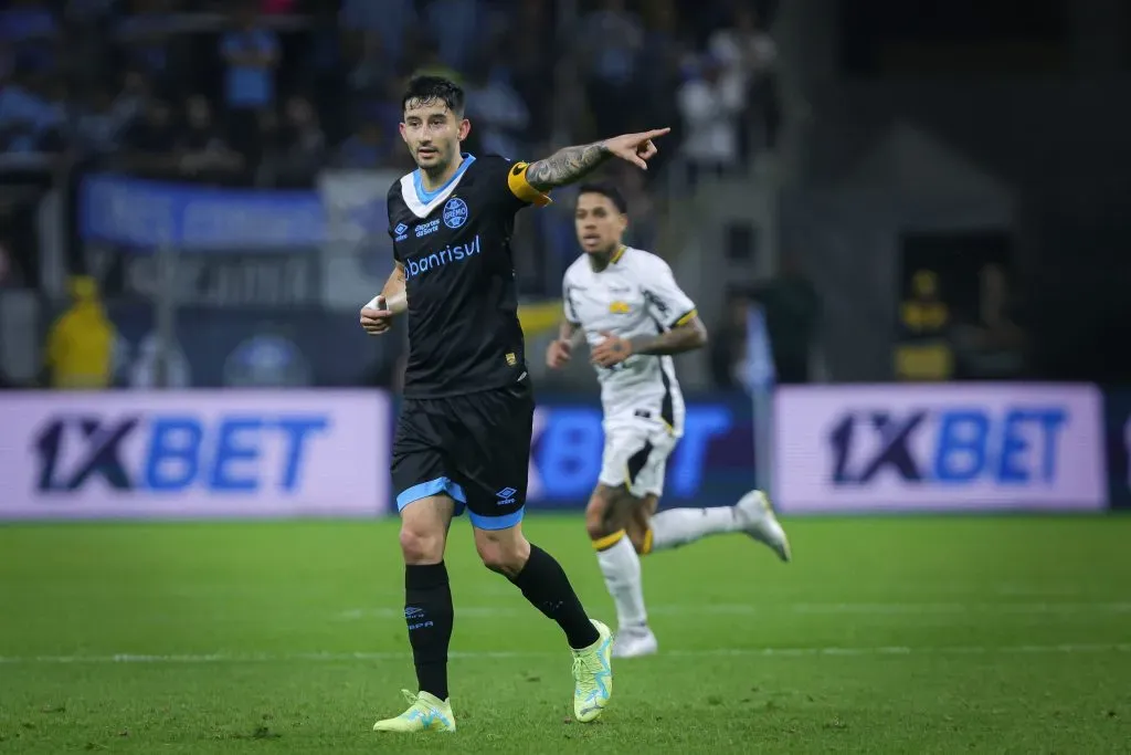 Villasanti, capitão do Grêmio, deve ser desfalque para a partida contra o Juventude, no Brasileirão Betano. Foto: Maxi Franzoi/AGIF