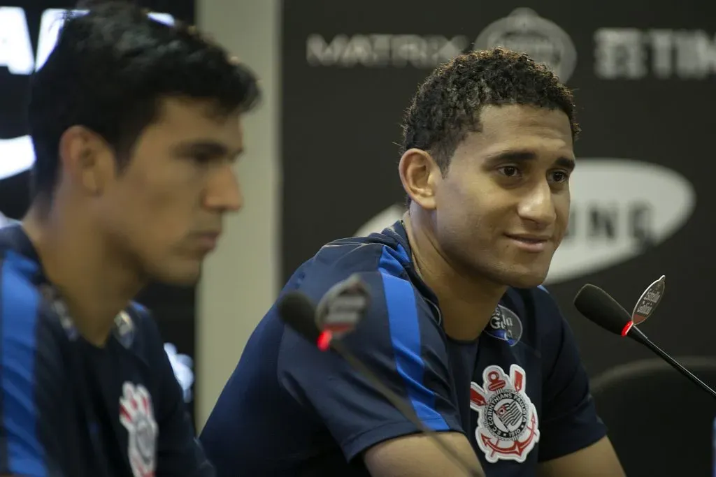 Zagueiros Pablo e Balbuena durante coletiva de Imprensa do Corinthians no CT Joaquim Grava Foto: Daniel Vorley/AGIF