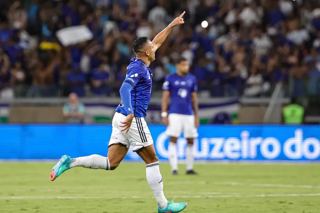 MG – BELO HORIZONTE – 02/03/2024 – MINEIRO 2024, CRUZEIRO X UBERLANDIA – Rafael Elias jogador do Cruzeiro comemora seu gol durante partida contra o Uberlandia no estadio Mineirao pelo campeonato Mineiro 2024. Foto: Gilson Lobo/AGIF