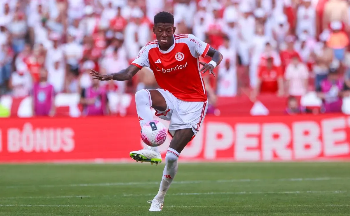 RS – PORTO ALEGRE – 19/10/2024 – BRASILEIRO A 2024, INTERNACIONAL X GREMIO – Vitao jogador do Internacional durante partida contra o Gremio no estadio Beira-Rio pelo campeonato Brasileiro A 2024. Foto: Luiz Erbes/AGIF
