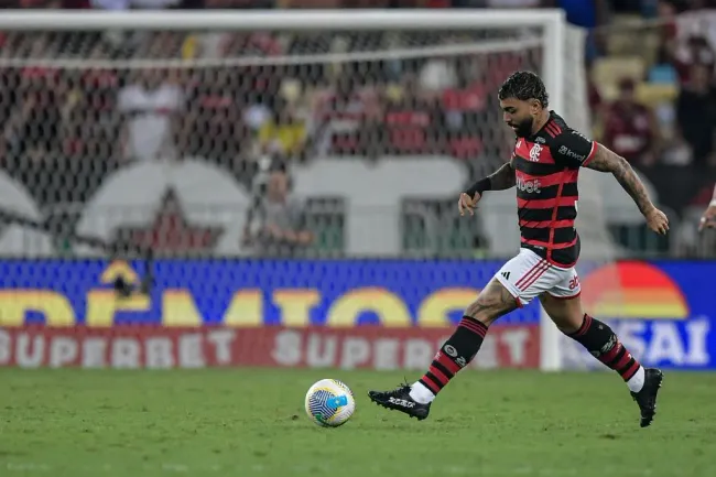 Gabigol atuando no Flamengo contra o Bahia em 2024 – Foto: Thiago Ribeiro/AGIF