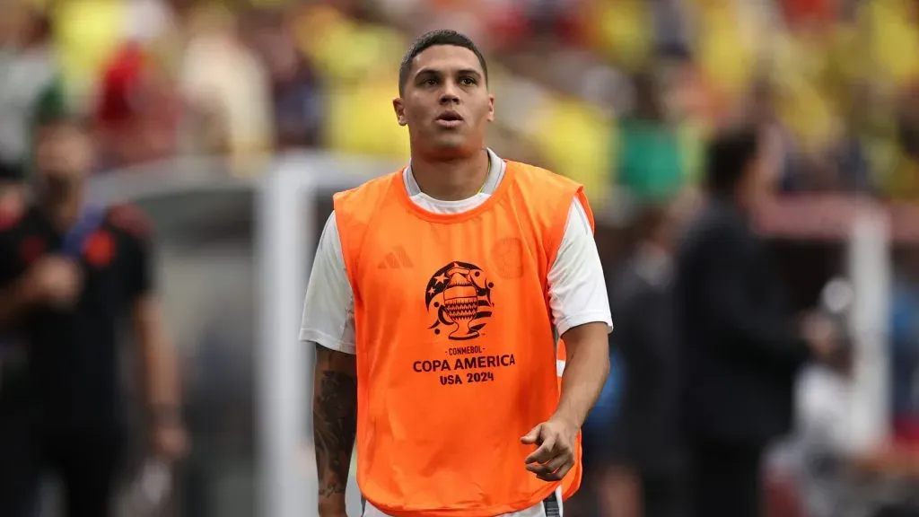 Juan Quintero em duelo pela Colômbia. (Photo by Omar Vega/Getty Images)