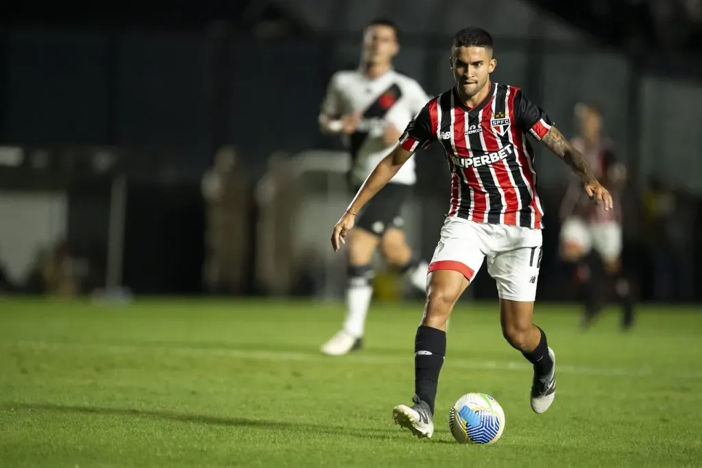 Rodrigo Nestor jogador do Sao Paulo durante partida contra o Vasco em São Januário pelo campeonato Brasileiro A 2024. Foto: Jorge Rodrigues/AGIF