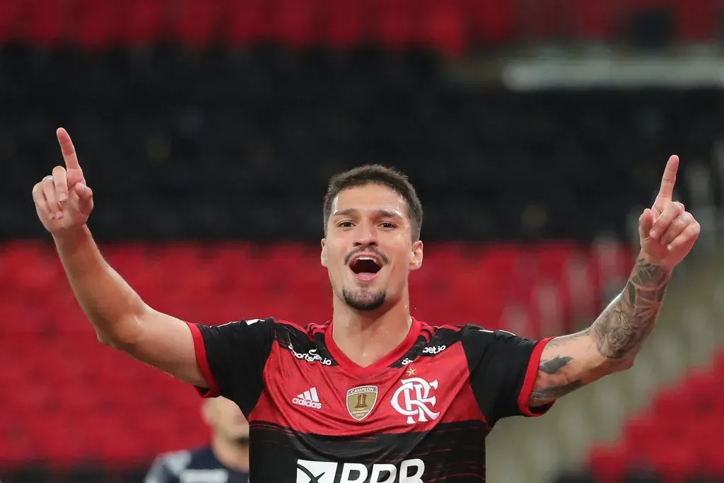 Matheus Thuler atuando pelo Flamengo (Photo by Sergio Moraes-Pool/Getty Images)