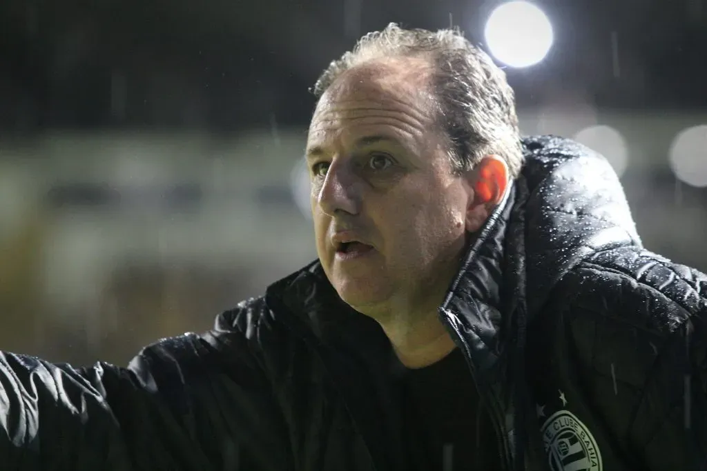 SC – CRICIUMA – 23/05/2024 – COPA DO BRASIL 2024, CRICIUMA X BAHIA – Rogerio Ceni tecnico do Bahia durante partida contra o Criciuma no estadio Heriberto Hulse pela Copa Do Brasil 2024. Foto: Lucas Gabriel Cardoso/AGIF