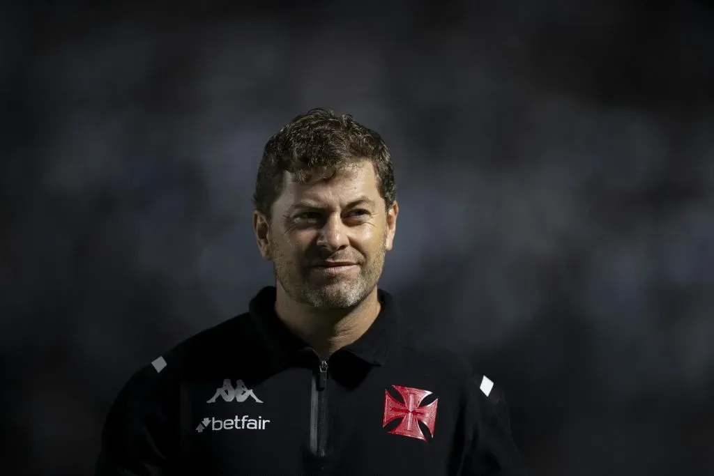 RJ – RIO DE JANEIRO – 21/11/2024 – BRASILEIRO A 2024, VASCO X INTERNACIONAL – Rafael Paiva tecnico do Vasco durante partida contra o Internacional no estadio Sao Januario pelo campeonato Brasileiro A 2024. Foto: Jorge Rodrigues/AGIF