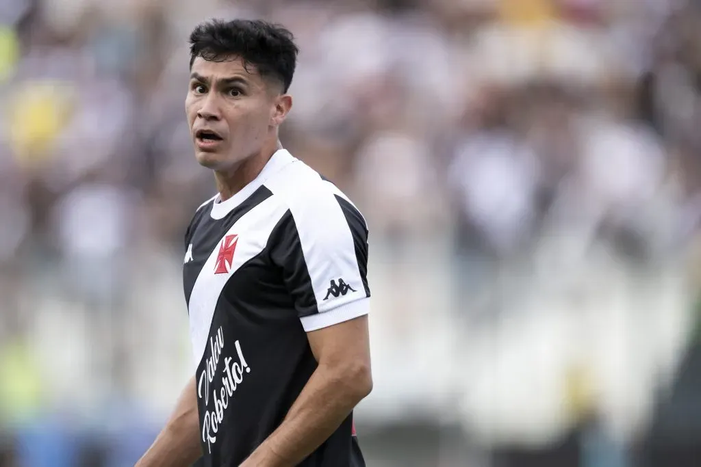 Galdames jogador do Vasco durante partida contra o Gremio no estadio Sao Januario pelo campeonato Brasileiro A 2024. Foto: Jorge Rodrigues/AGIF