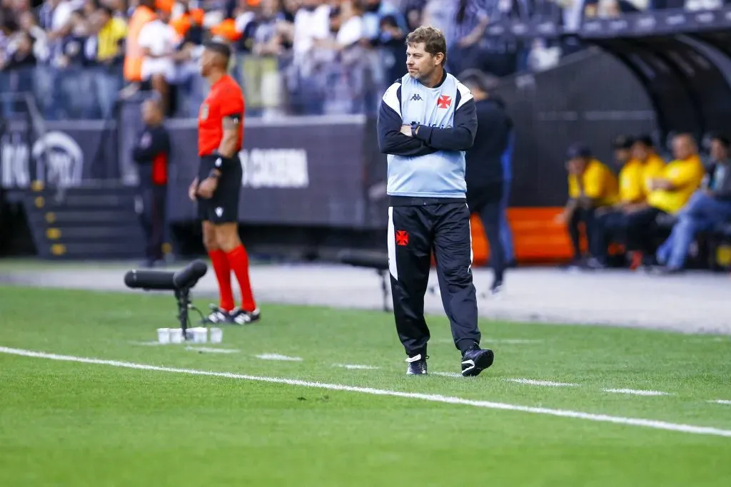 SP – SAO PAULO – 24/11/2024 – BRASILEIRO A 2024, CORINTHIANS X VASCO – Rafael Paiva tecnico do Vasco durante partida contra o Corinthians no estadio Arena Corinthians pelo campeonato Brasileiro A 2024. Foto: Marco Miatelo/AGIF