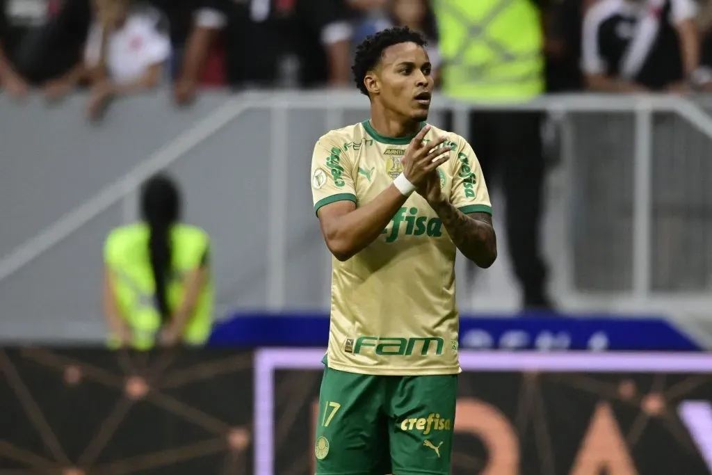 Lázaro, jogador do Palmeiras, durante partida contra o Vasco (Foto: Mateus Bonomi/AGIF)