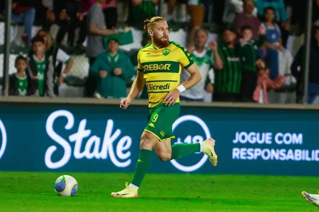 Pitta durante partida contra o Juventude no Campeonato Brasileiro A 2024. Foto: Luiz Erbes/AGIF