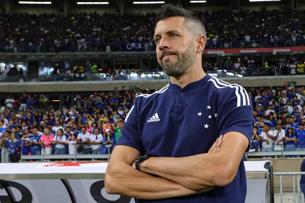 Paulo Pezzolano foi o técnico que trouxe o Cruzeiro de volta para a Série A do Brasileirão Betano. Foto: Gilson Junio/AGIF