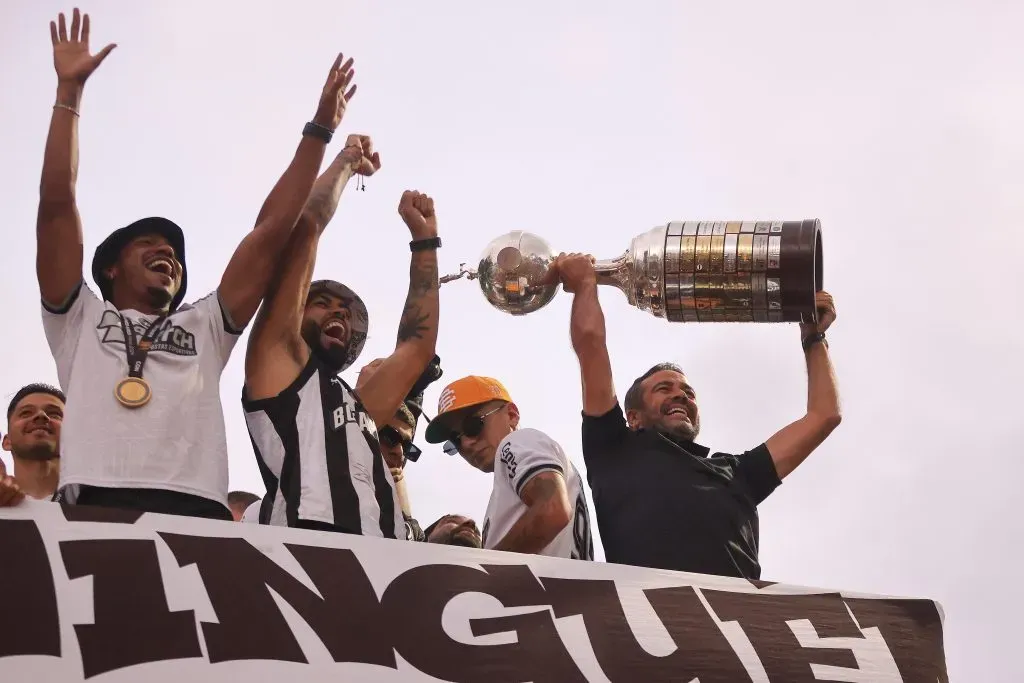 Time do Botafogo comemora título da Libertadores com torcida (Photo by Wagner Meier/Getty Images)