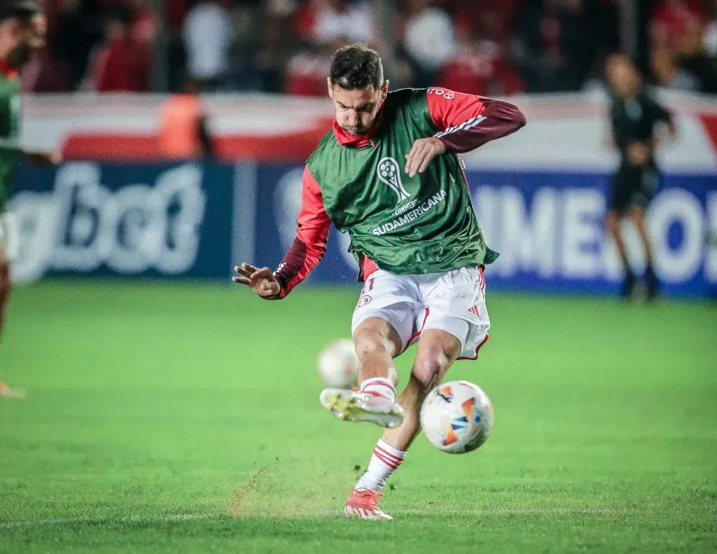Lucas Alario jogador do Internacional durante partida contra o Delfin no Alfredo Jaconi pelo campeonato Copa Sul-Americana 2024. Foto: Giancarlo Santorum/AGIF