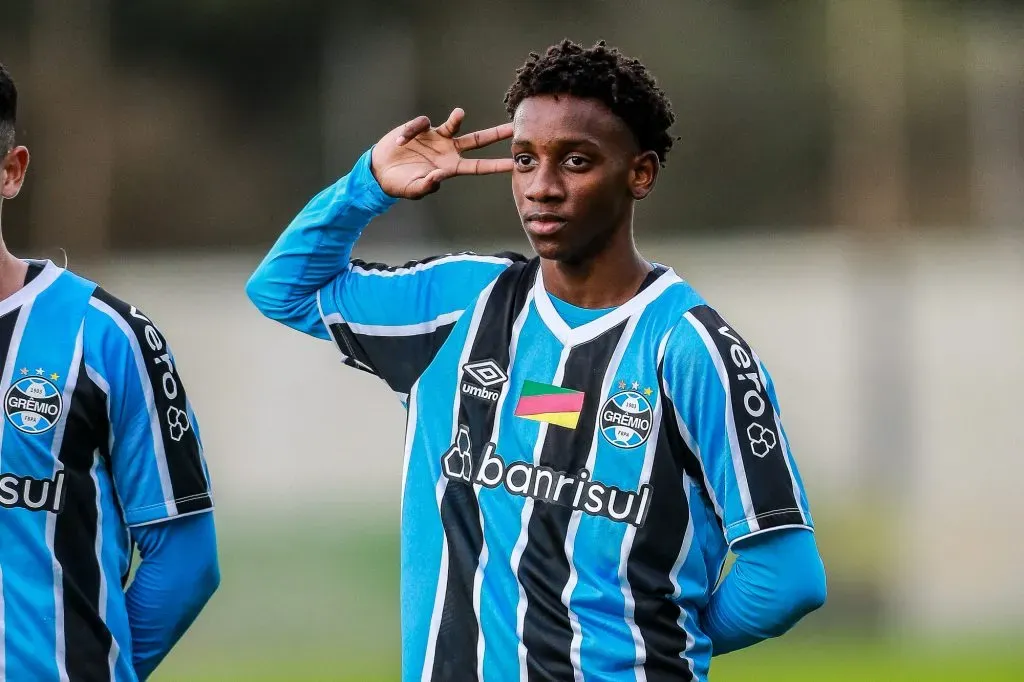 Gabriel Mec durante partida entre Grêmio x Cruzeiro pelo campeonato Brasileiro Sub-20 no CT Presidente Helio dourado. Gabriel Mec. Existem rumores de um suposto negocio com o Chelsea intermediado pelo pai do atacante Neymar Jr. Foto: Giancarlo Santorum/AGIF