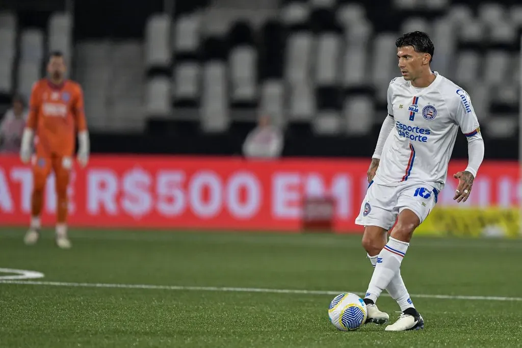 Victor Cuesta jogador do Bahia durante partida contra o Botafogo no Nilton Santos pelo campeonato Copa Do Brasil 2024. Foto: Thiago Ribeiro/AGIF