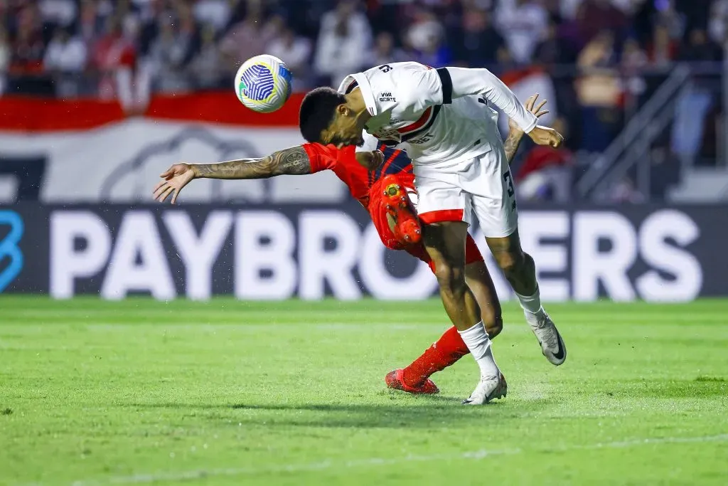 SP – SAO PAULO – 09/11/2024 – BRASILEIRO A 2024, SAO PAULO X ATHLETICO-PR – Jamal Lewis jogador do Sao Paulo durante partida contra o Athletico-PR no estadio Morumbi pelo campeonato Brasileiro A 2024. Foto: Marco Miatelo/AGIF