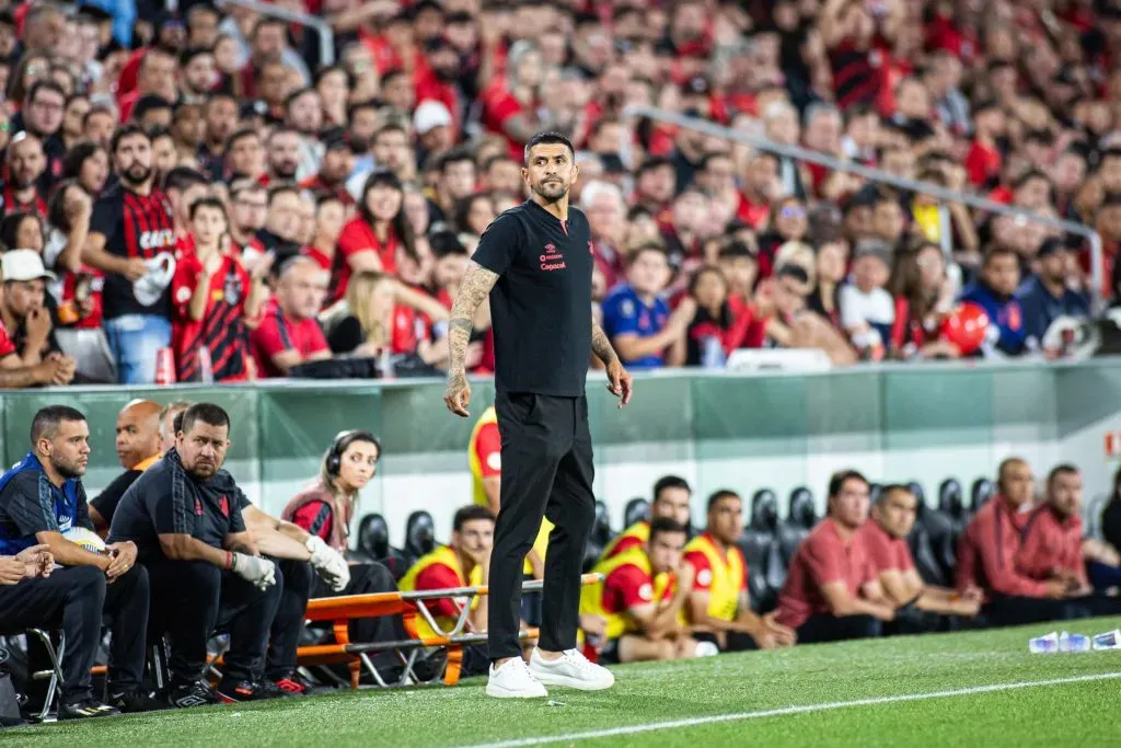 Lucho durante partida contra o Bragantino no Campeonato Brasileiro A 2024. Foto: Luis Garcia/AGIF