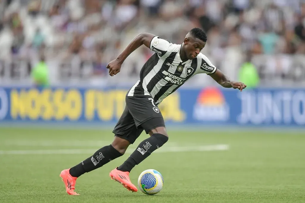 Luiz Henrique durante partida contra o São Paulo no Campeonato Brasileiro A 2024. Foto: Thiago Ribeiro/AGIF