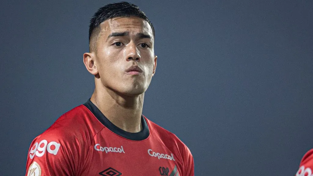 Cuello em partida pelo Athletico-PR. Foto: Isabela Azine/AGIF