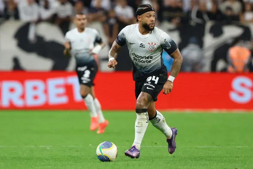 Memphis Depay, atacante do Corinthians, mira títulos para 2025 e fez cobrança ao elenco. Foto: Joisel Amaral/AGIF