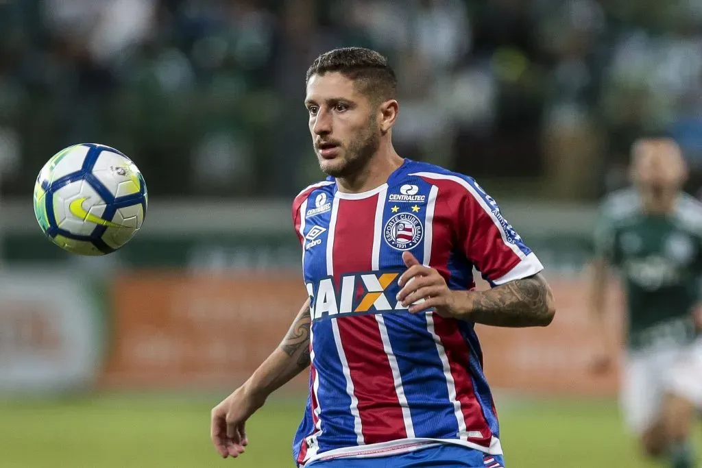 Zé Rafael em ação com a camisa do Bahia, no Brasileirão Betano de 2018. Foto: Ale Cabral/AGIF