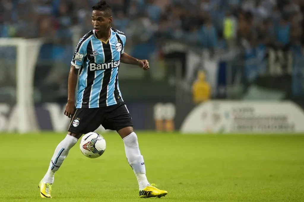 PORTO ALEGRE – RS – 30/04/2014 – LIBERTADORES 2014/GREMIO X SAN LORENZO-ARG – Wendell do Gremio em lance contra o San Lorenzo-ARG durante partida pela Copa Libertadores 2014 na Arena do Gremio. Foto: Ramiro Furquim/AGIF