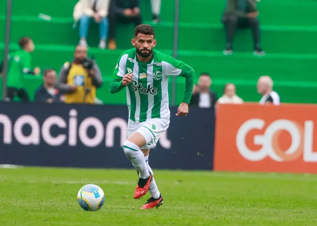 Jadson jogador do Juventude durante partida contra o Fluminense no estádio Alfredo Jaconi pelo campeonato Brasileiro A 2024. Foto: Luiz Erbes/AGIF