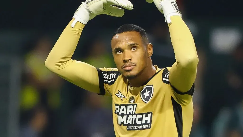 Botafogo pode perder John (Imagem: Joisel Amaral/AGIF)